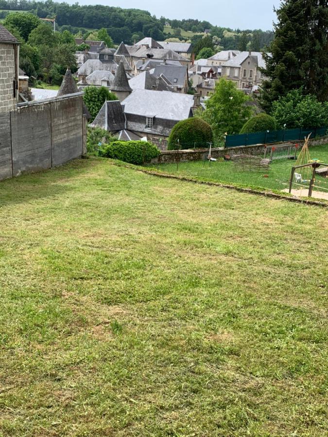 Treignac Tourelles Apartamento Exterior foto